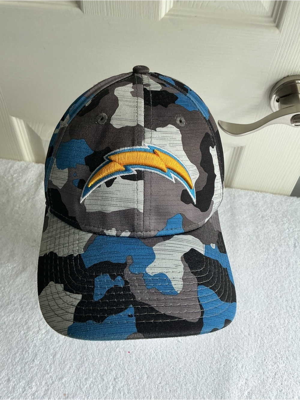 NEW ERA LOS ANGELES CHARGERS NFL TRAINING CAMO r